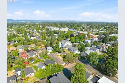 7822 NE Everett St, Portland, OR 97213 - Photo 5