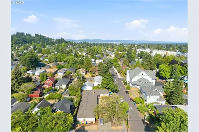 7822 NE Everett St, Portland, OR 97213 - Photo 7