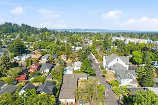 7822 NE Everett St, Portland, OR 97213 - Photo 7