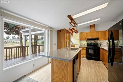 85665 Manchester Ln, Eugene, OR 97405 - Photo 9