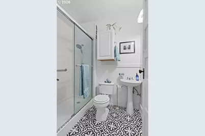 1631 NW Everett St #208, Portland, OR 97209 - Photo 9