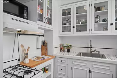 1631 NW Everett St #208, Portland, OR 97209 - Photo 5