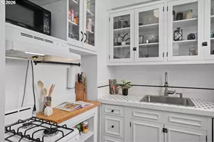 1631 NW Everett St, Portland, OR 97209 - Photo 5