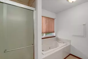 534 NE South Shore Rd, Portland, OR 97211 - Photo 23