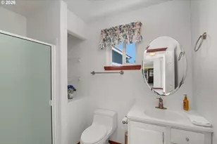 534 NE South Shore Rd, Portland, OR 97211 - Photo 17