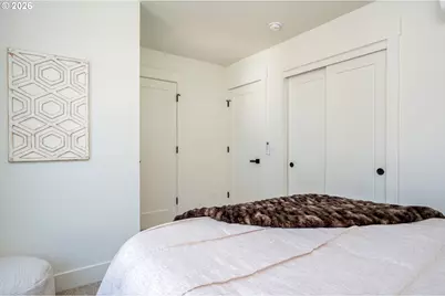 87 NE 78th Ave, Portland, OR 97213 - Photo 15