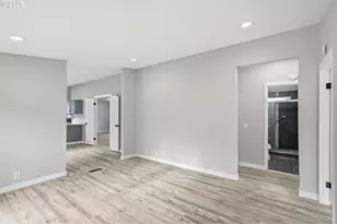 4617 SE 133rd Dr, Portland, OR 97236 - Photo 3