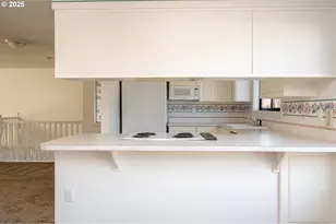 14950 NE Rose Pkwy, Portland, OR 97230 - Photo 9