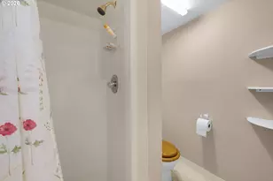 97 Dresden St, Astoria, OR 97103 - Photo 25