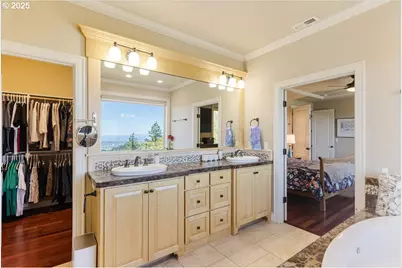 6643 NW Meridian Ridge Dr, Portland, OR 97210 - Photo 19