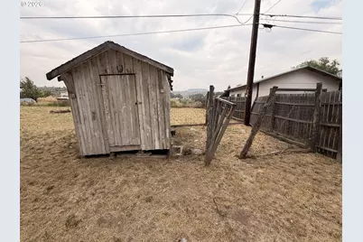 328 S Quincy Ave, Hines, OR 97738 - Photo 23