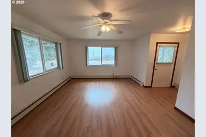 328 S Quincy Ave, Hines, OR 97738 - Photo 7