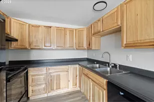 351 40th St, Springfield, OR 97478 - Photo 5