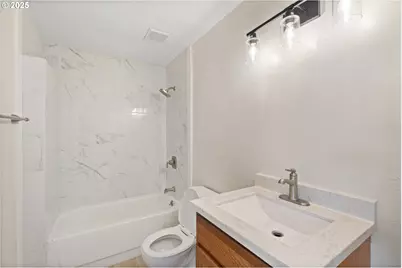 351 40th St, Springfield, OR 97478 - Photo 9