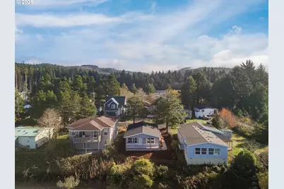 265 SE Hazelton Pl, Depoe Bay, OR 97341 - Photo 1