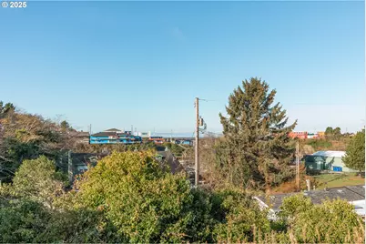 265 SE Hazelton Pl, Depoe Bay, OR 97341 - Photo 15