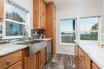 265 SE Hazelton Pl, Depoe Bay, OR 97341 - Photo 5