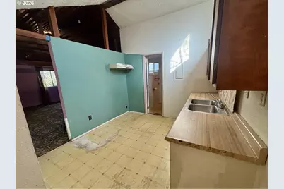 1860 W 12th Ave, Eugene, OR 97402 - Photo 13