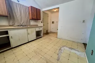 1860 W 12th Ave, Eugene, OR 97402 - Photo 11