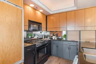 2245 SW Park Pl, Portland, OR 97205 - Photo 21