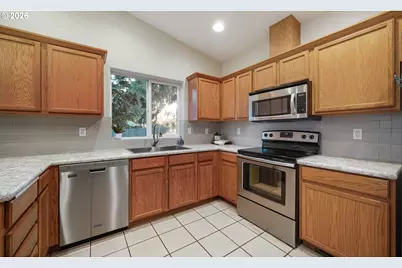 520 E Melody Ln, Newberg, OR 97132 - Photo 13