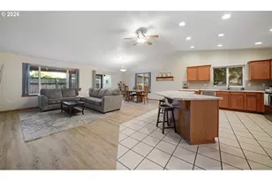 520 E Melody Ln, Newberg, OR 97132 - Photo 9