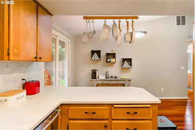 8832 SW 50th Ave, Portland, OR 97219 - Photo 9