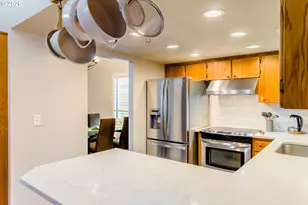 8832 SW 50th Ave, Portland, OR 97219 - Photo 11