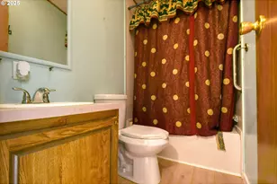 808 SE 10th St, Pendleton, OR 97801 - Photo 11