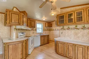 808 SE 10th St, Pendleton, OR 97801 - Photo 5