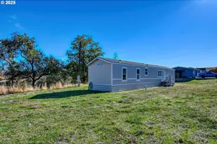 808 SE 10th St, Pendleton, OR 97801 - Photo 9