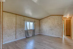 808 SE 10th St, Pendleton, OR 97801 - Photo 3