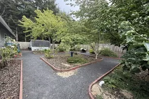 240 11th St, Florence, OR 97439 - Photo 9