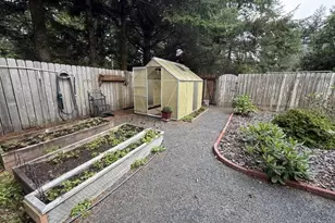 240 11th St, Florence, OR 97439 - Photo 11