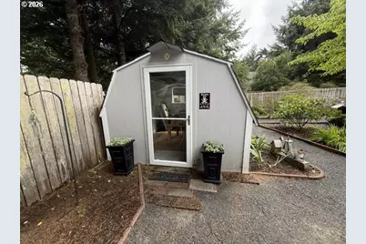 240 11th St, Florence, OR 97439 - Photo 13