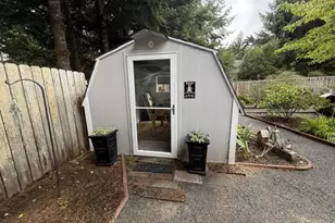 240 11th St, Florence, OR 97439 - Photo 13