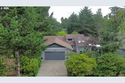 240 11th St, Florence, OR 97439 - Photo 1