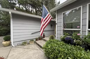 240 11th St, Florence, OR 97439 - Photo 3