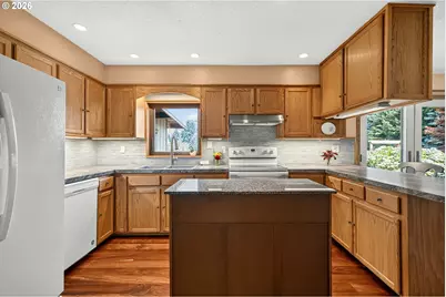 4460 Riordan Hill Dr, Hood River, OR 97031 - Photo 13
