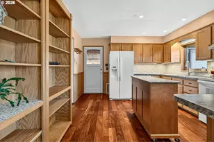 4460 Riordan Hill Dr, Hood River, OR 97031 - Photo 11