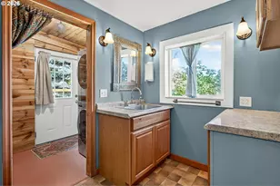 4460 Riordan Hill Dr, Hood River, OR 97031 - Photo 25