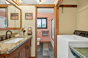 4460 Riordan Hill Dr, Hood River, OR 97031 - Photo 15