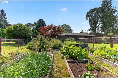 4460 Riordan Hill Dr, Hood River, OR 97031 - Photo 35