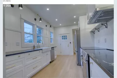 296 N 4th St, Saint Helens, OR 97051 - Photo 5