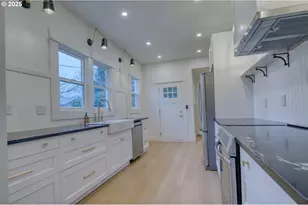 296 N 4th St, Saint Helens, OR 97051 - Photo 5