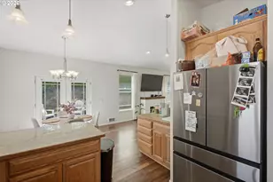 644 9th Ave, Coos Bay, OR 97420 - Photo 7