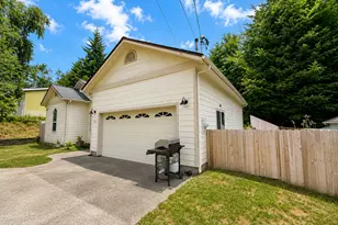 644 9th Ave, Coos Bay, OR 97420 - Photo 21