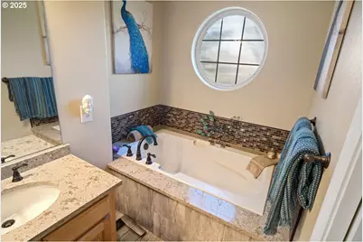 19390 Westwood Dr, Oregon City, OR 97045 - Photo 17