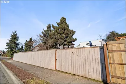 19390 Westwood Dr, Oregon City, OR 97045 - Photo 5