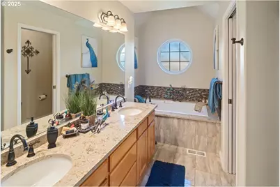 19390 Westwood Dr, Oregon City, OR 97045 - Photo 15